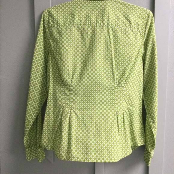 Jones of New York Sport button down blouse. Fitted Size M like New - Picture 2 of 4
